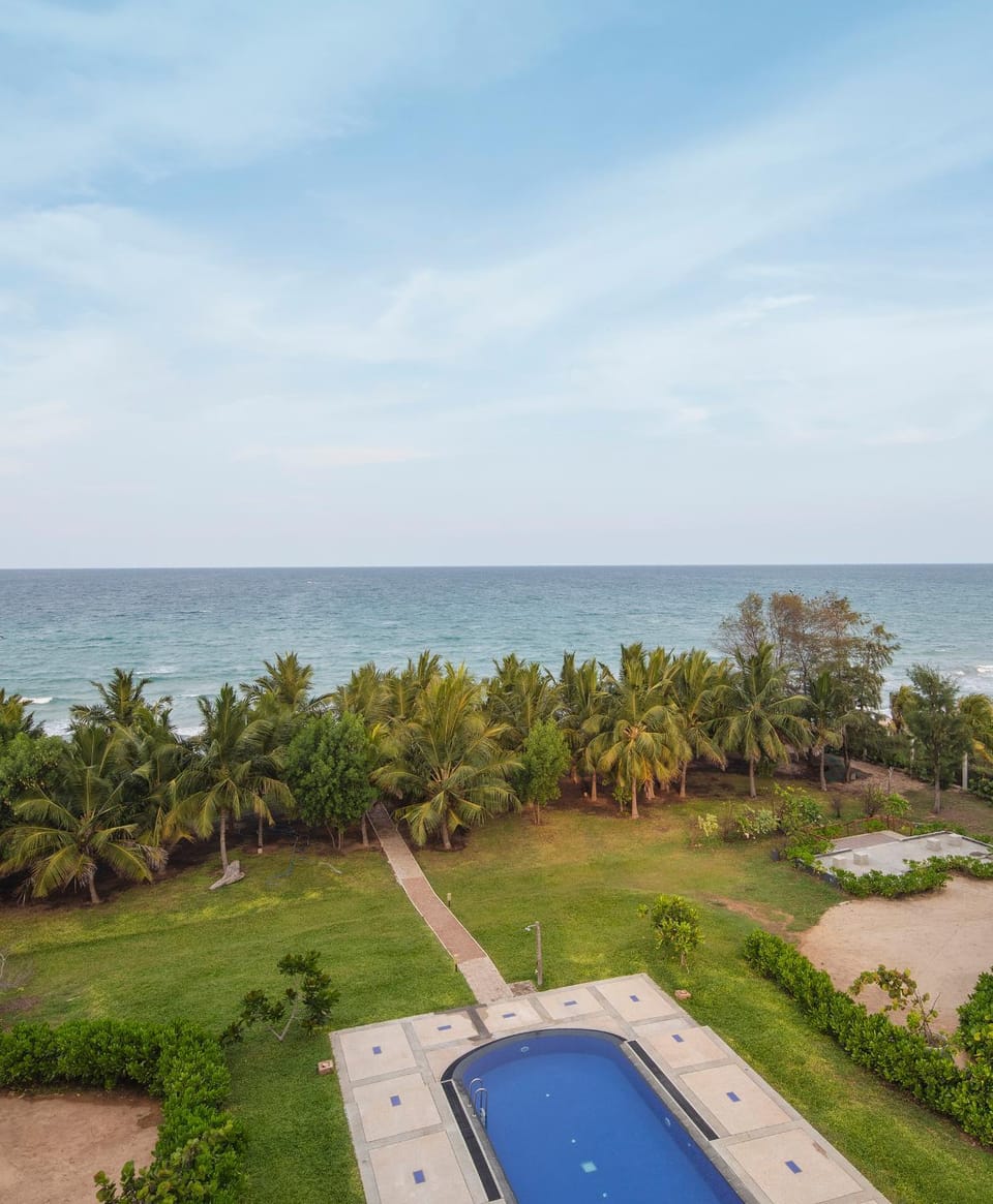 Pool view, Sea view