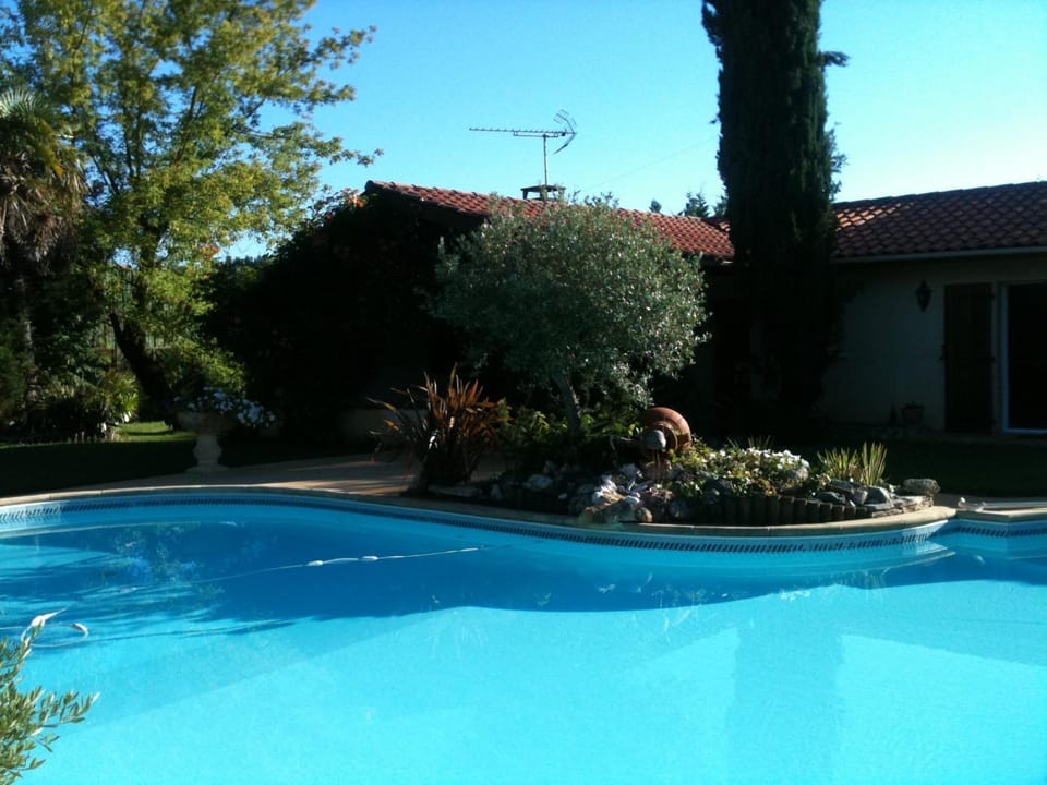 Facade/entrance, Garden, Swimming pool, Swimming pool