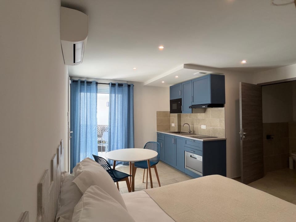 Kitchen or kitchenette, Photo of the whole room, Dining area, Bedroom