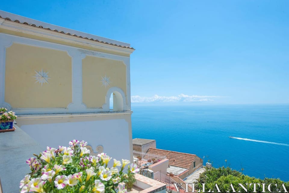 Property building, Facade/entrance, Bird's eye view, Balcony/Terrace, Floor plan, Garden view, Sea view