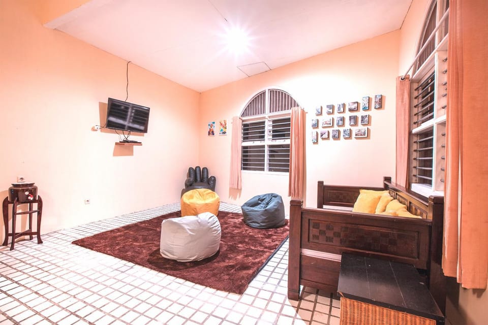 Communal lounge/ TV room