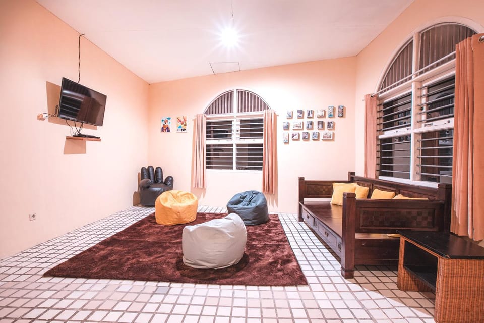Communal lounge/ TV room