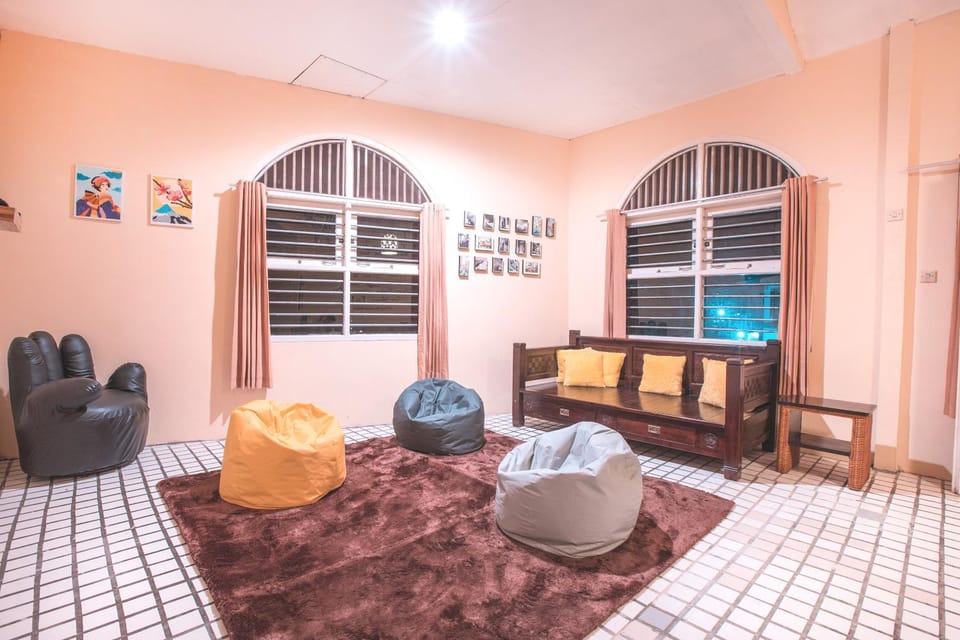 Communal lounge/ TV room