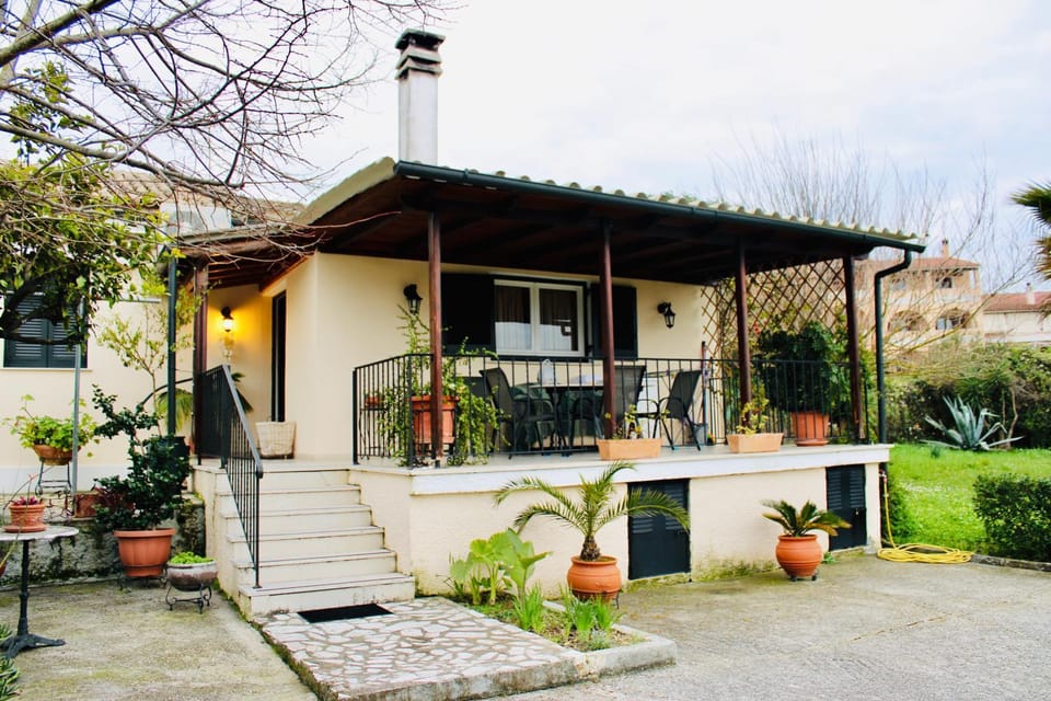 Property building, Facade/entrance, Garden, Garden view