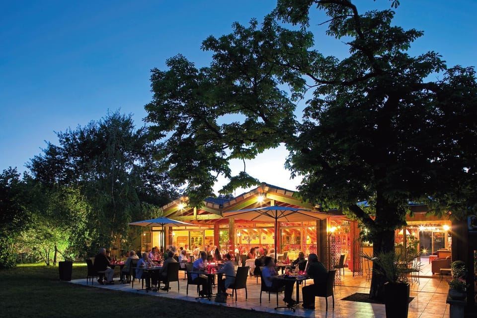 Patio, Restaurant/places to eat, Balcony/Terrace