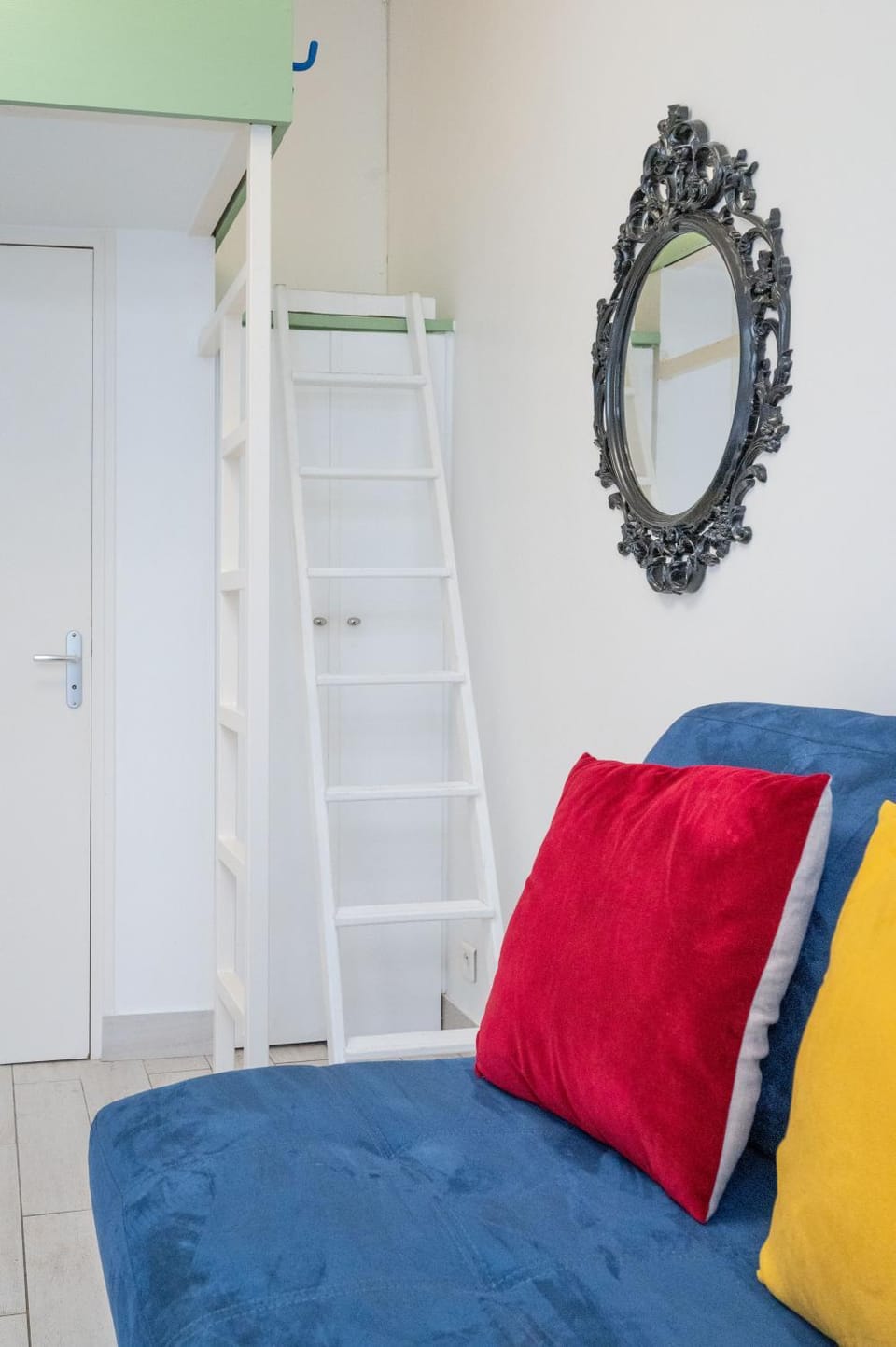 Little boudoir of Paris Champs-Elysées Apartment in Paris