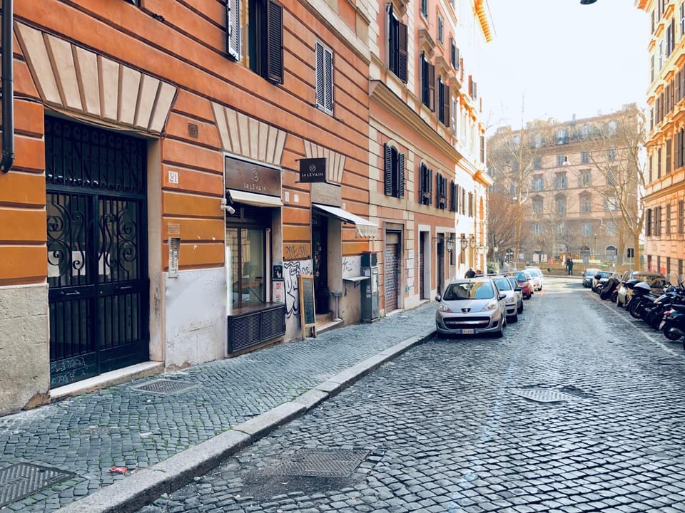 Property building, Facade/entrance, Day, Neighbourhood, Street view, Location, Parking
