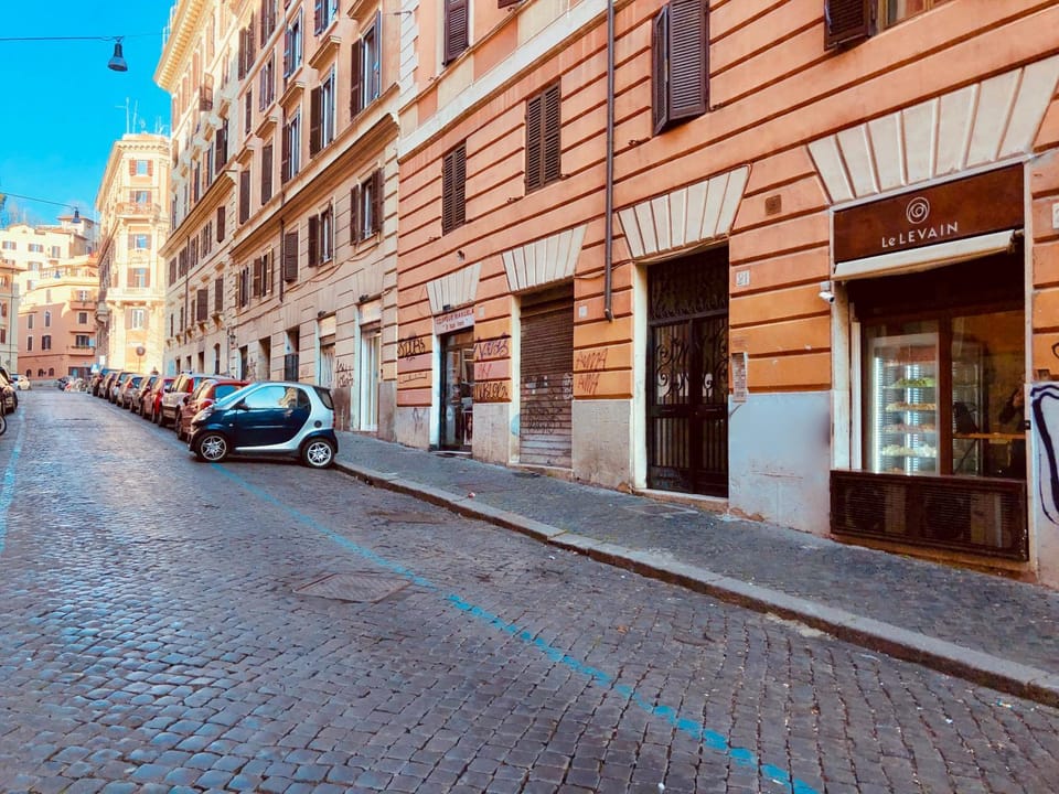 Property building, Facade/entrance, Day, Neighbourhood, Street view, Location, Parking