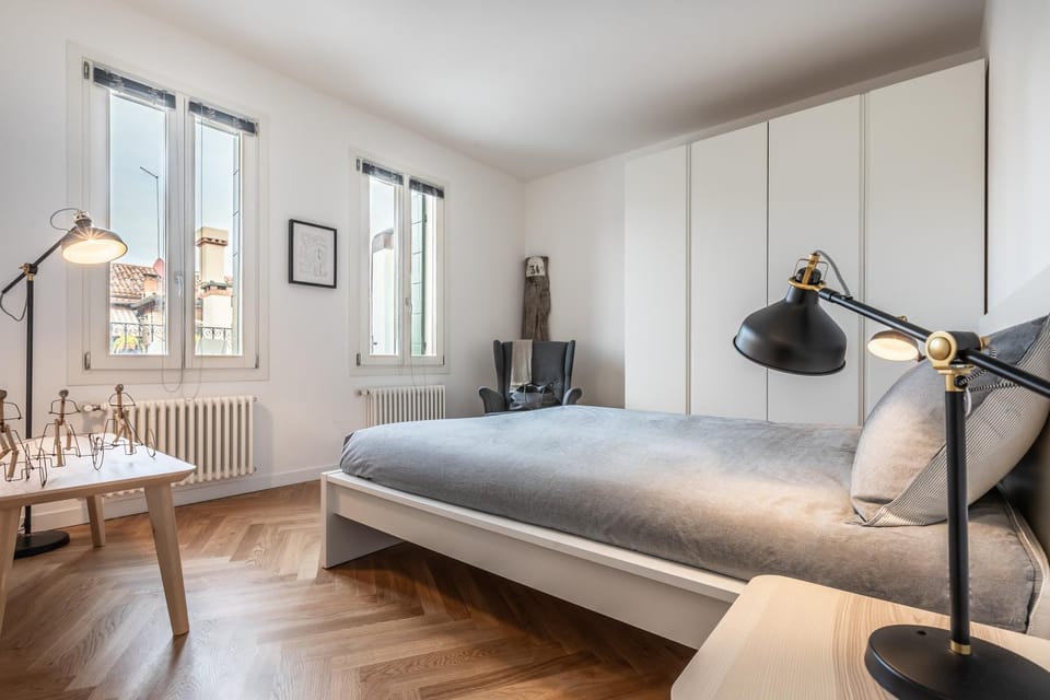View (from property/room), Bedroom, City view, Landmark view