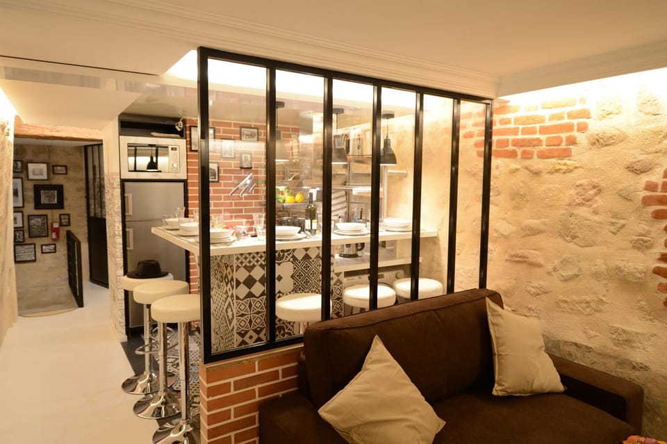 Kitchen or kitchenette, Seating area, Dining area