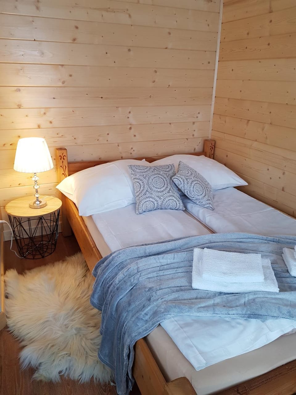 Bed, Day, Photo of the whole room, Decorative detail, Bedroom, On site