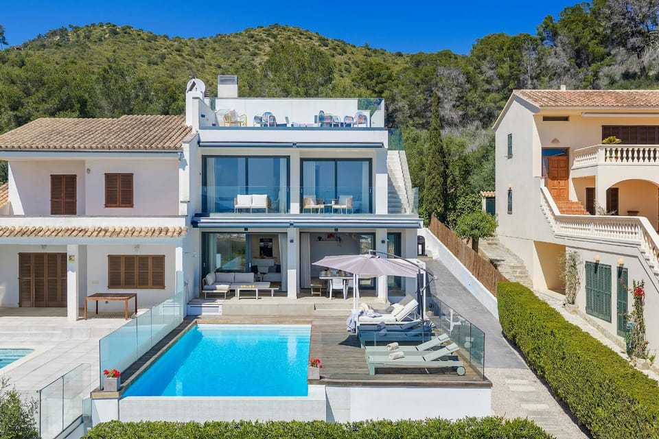 Property building, Pool view, Swimming pool, sunbed