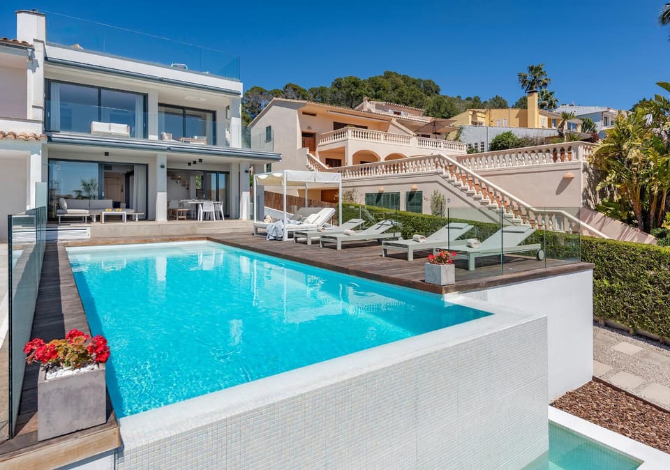 Property building, Pool view, Swimming pool, sunbed
