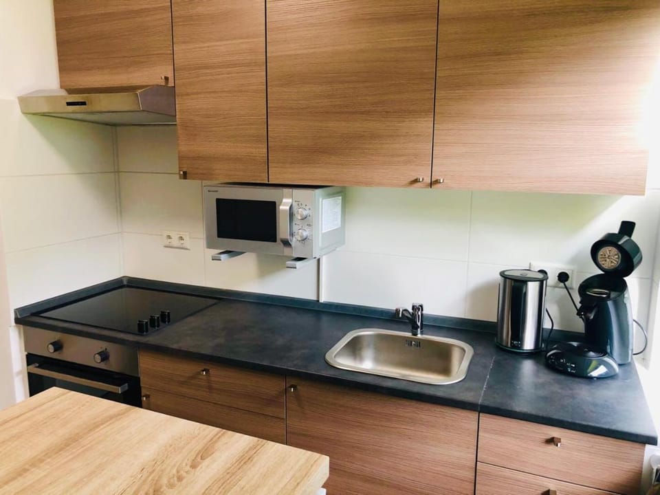 Coffee/tea facilities, Kitchen or kitchenette, Communal kitchen