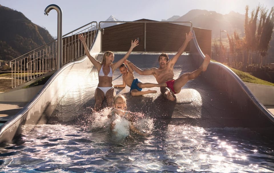 Day, People, Natural landscape, Hot Tub, Aqua park, Mountain view, Pool view, Swimming pool, Swimming pool, children, group of guests