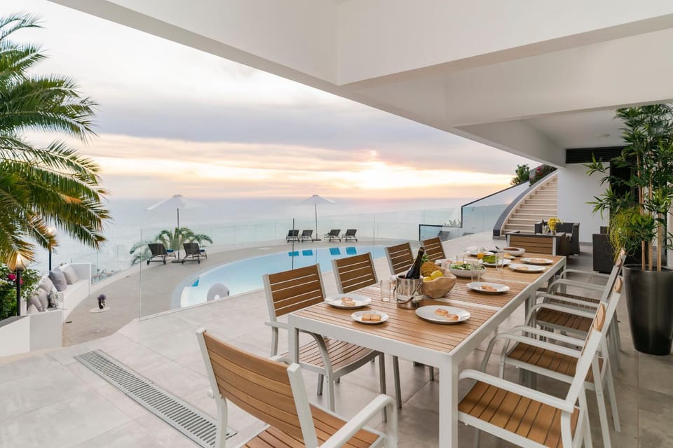 View (from property/room), Dining area, Pool view, Sea view, Area and facilities, Swimming pool, Swimming pool