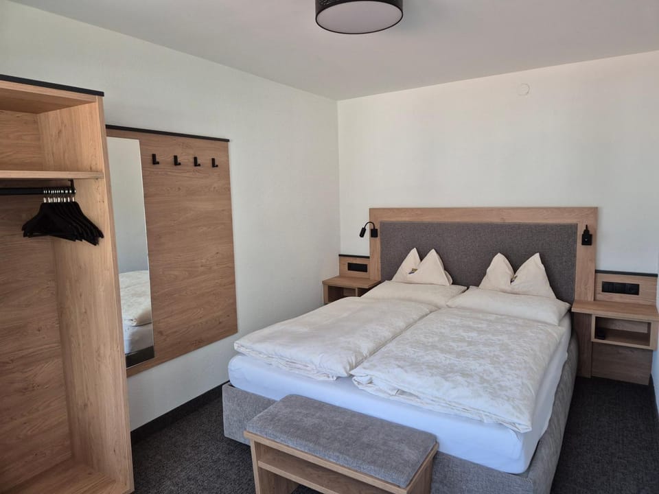 Bed, Photo of the whole room, Bedroom, wardrobe