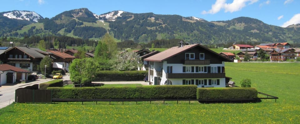 Property building, Natural landscape, Garden, Balcony/Terrace, Mountain view