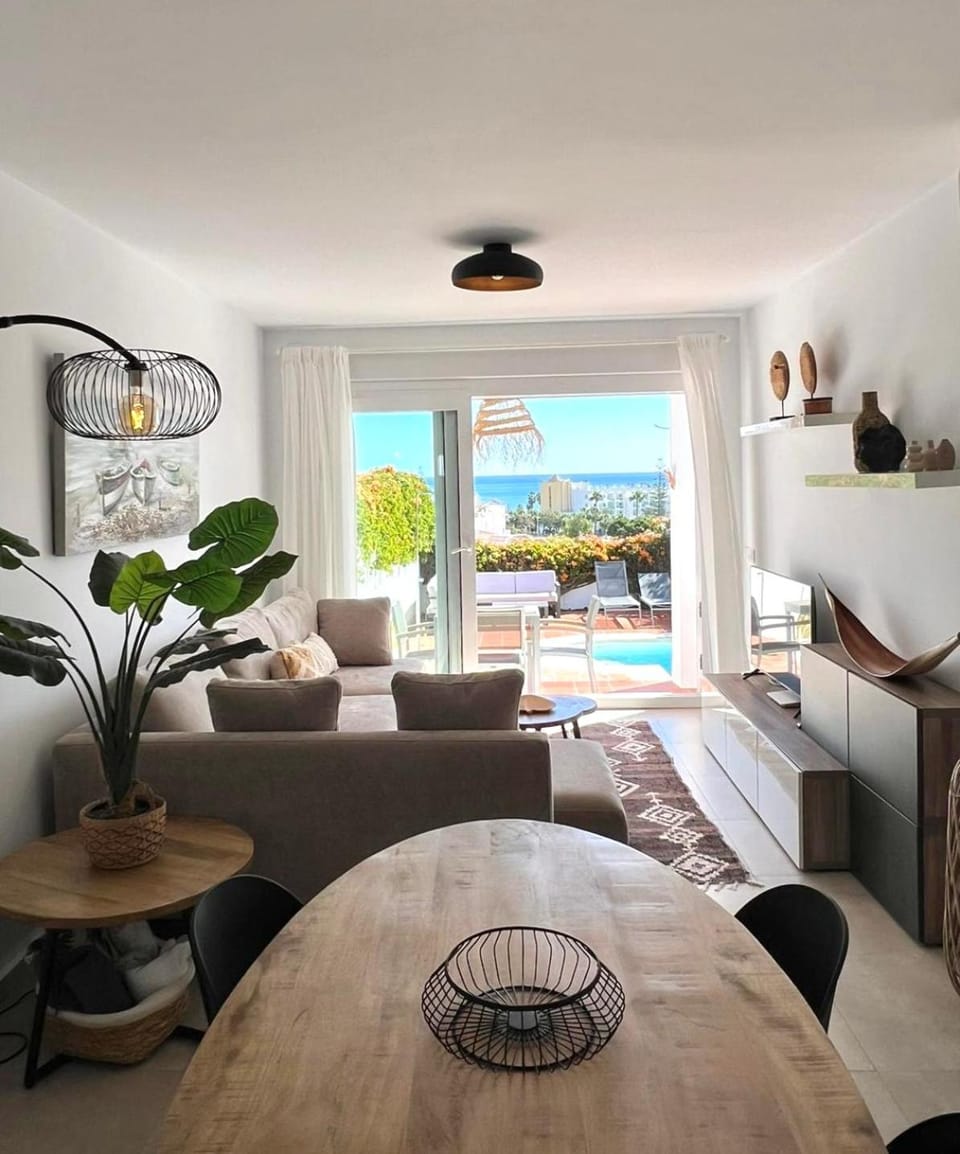 Living room, Dining area, Sea view, Swimming pool