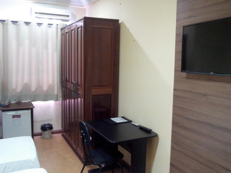 Photo of the whole room, Decorative detail