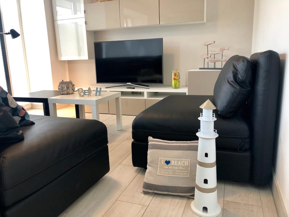 Communal lounge/ TV room, TV and multimedia, Living room, Seating area