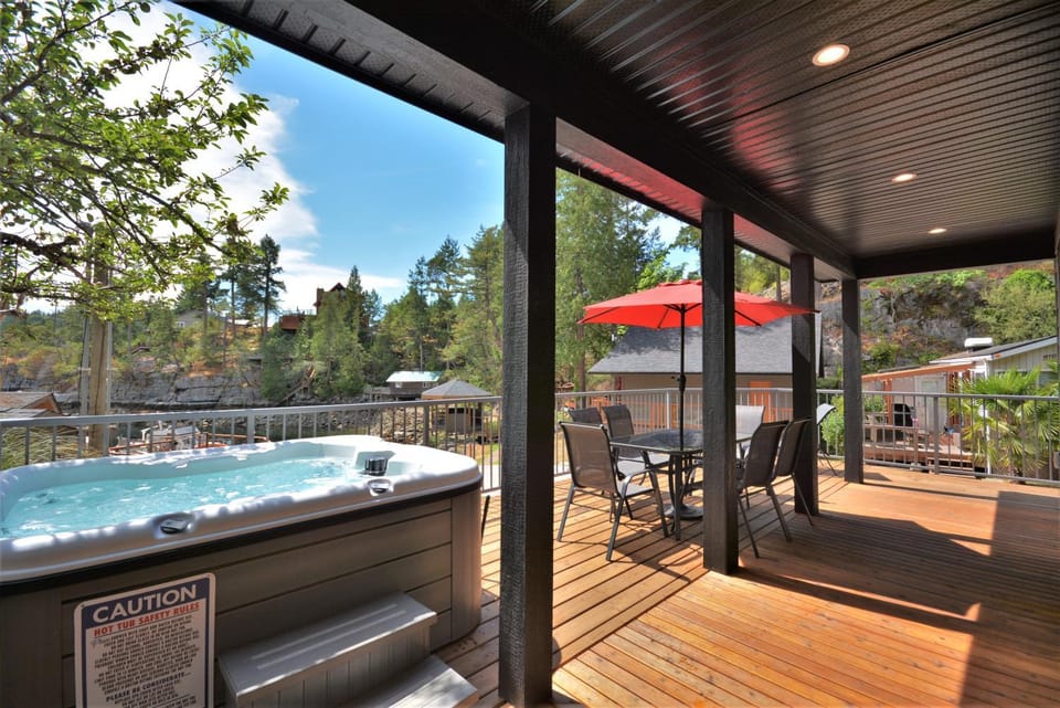 Patio, Hot Tub