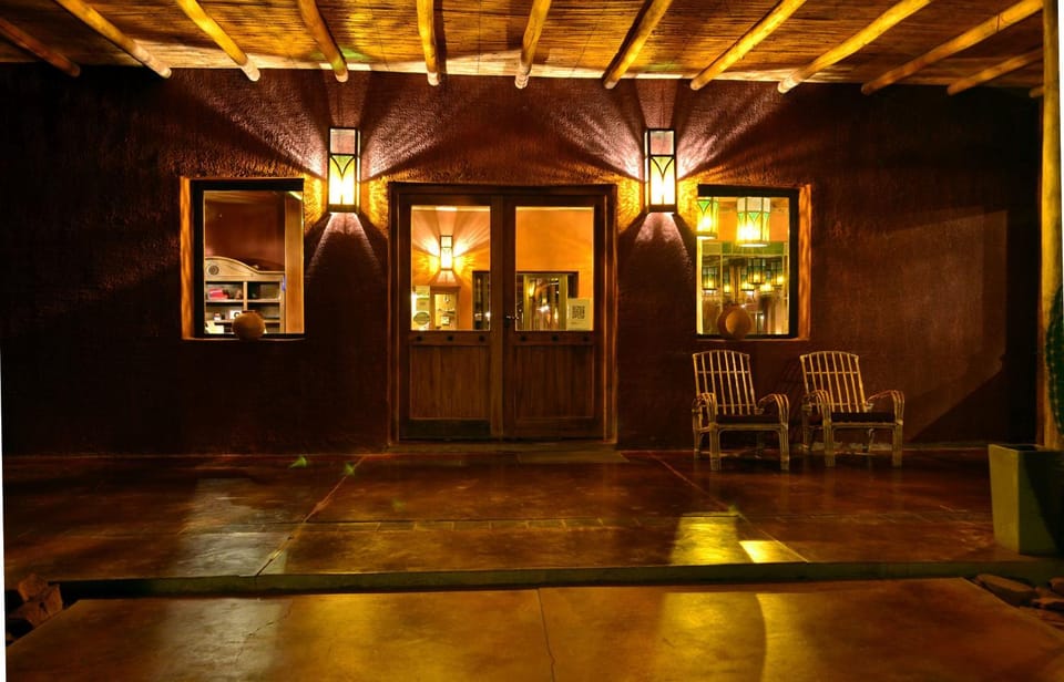 Facade/entrance, Lounge or bar