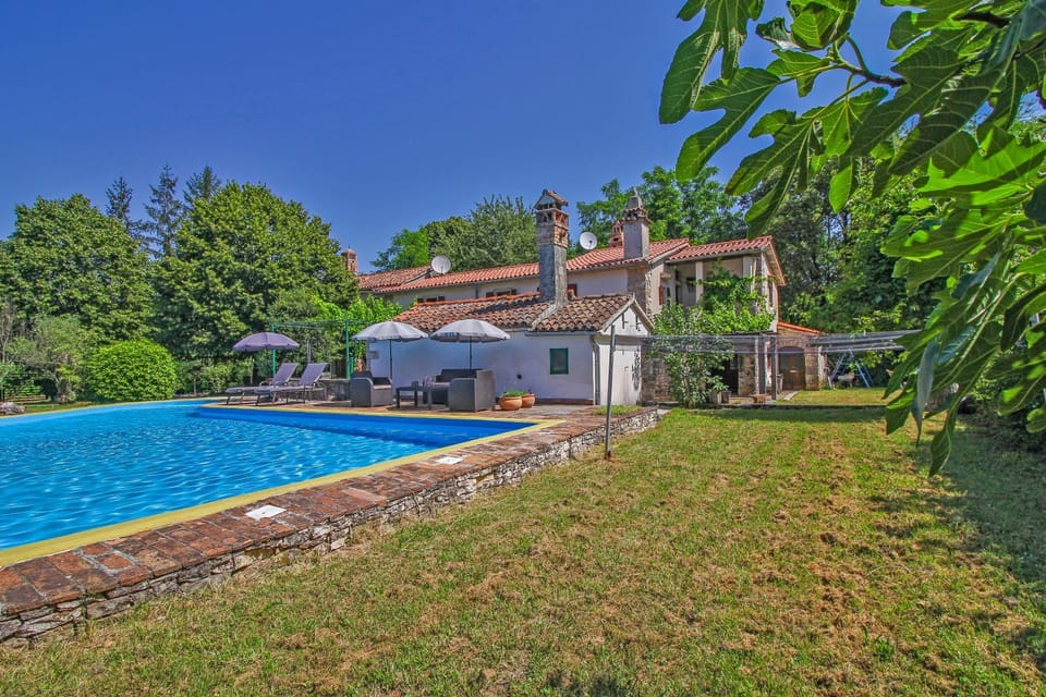 Filip in Kraj Drage (Haus für 4-5 Personen) House in Istria County