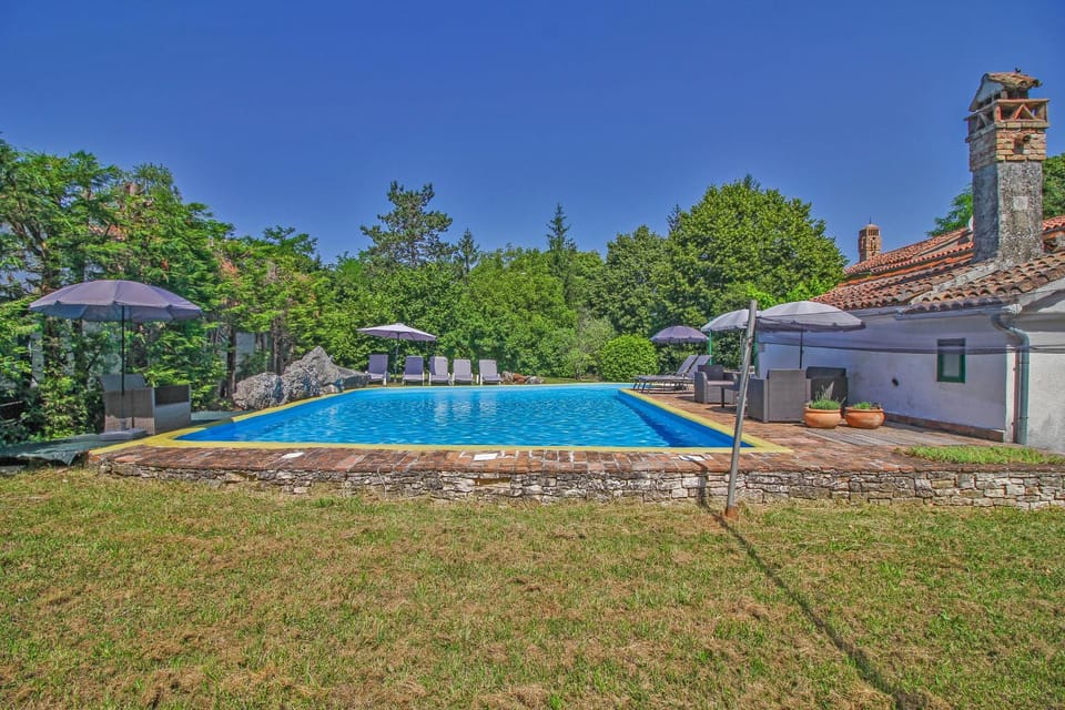 Filip in Kraj Drage (Haus für 4-5 Personen) House in Istria County