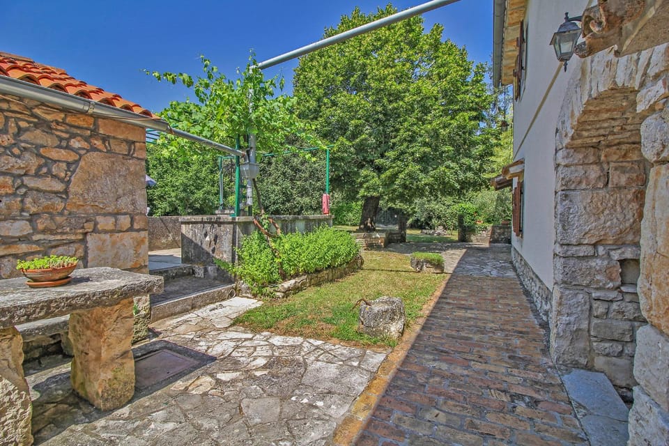 Filip in Kraj Drage (Haus für 4-5 Personen) House in Istria County