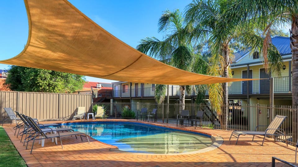 Swimming pool, sunbed