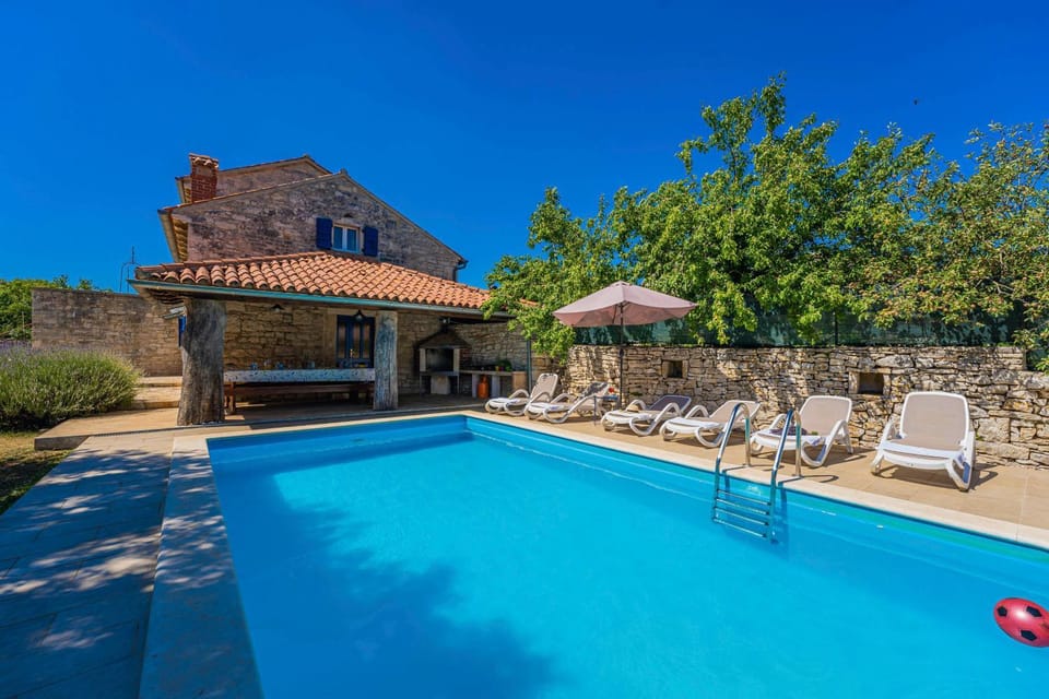 Kutić in Štokovci (Haus für 10-15 Personen) House in Istria County