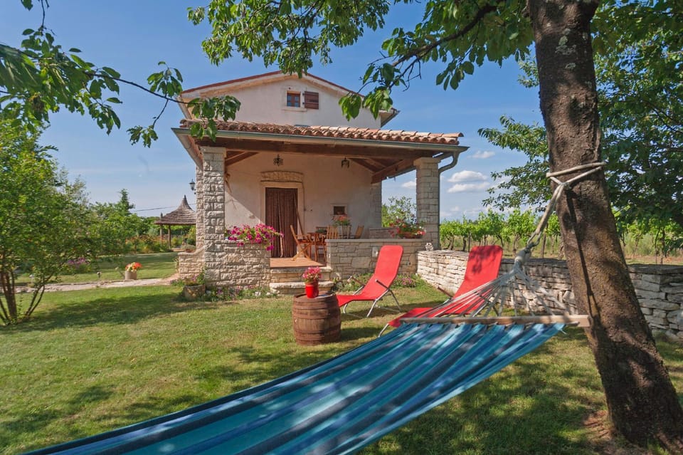 Galant in Prkačini (Haus für 4-5 Personen) House in Istria County