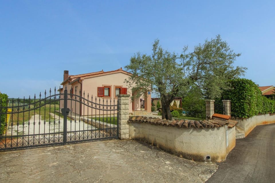 Luna in Marcana (Haus für 4-6 Personen) House in Istria County