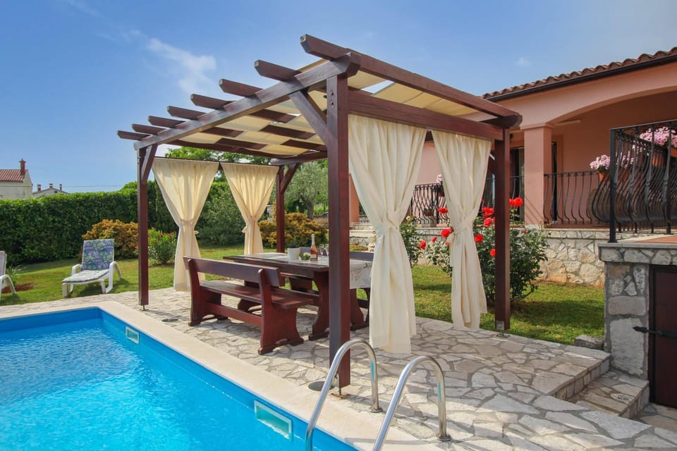 Luna in Marcana (Haus für 4-6 Personen) House in Istria County
