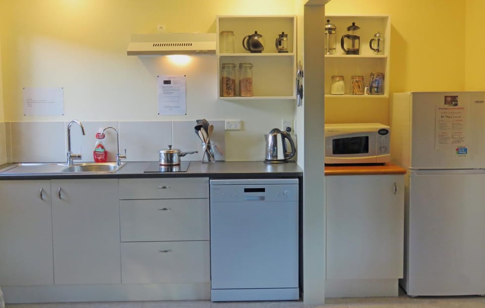 Kitchen or kitchenette, Communal kitchen