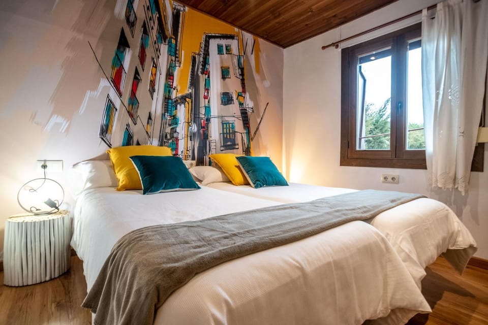 Bed, Photo of the whole room, Bedroom