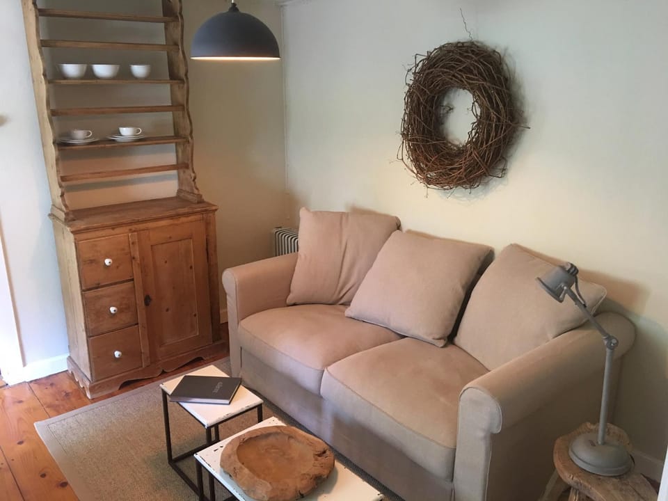 Day, Photo of the whole room, Decorative detail