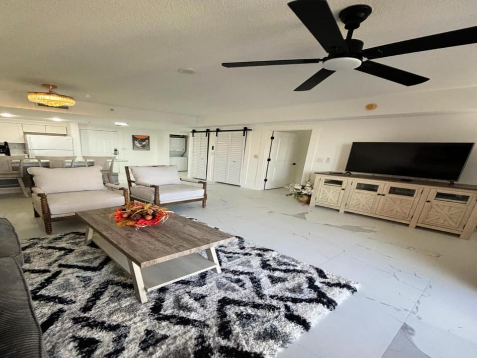 Totally Updated 1 BR Deluxe Jacuzzi Suite - Wyndham Ocean Walk 2429 - Vacation in Resort luxury Apartment in Ormond Beach