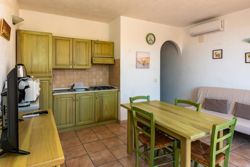 Kitchen or kitchenette, Living room, Dining area, stove, kitchen