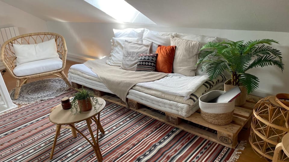 Living room, Seating area