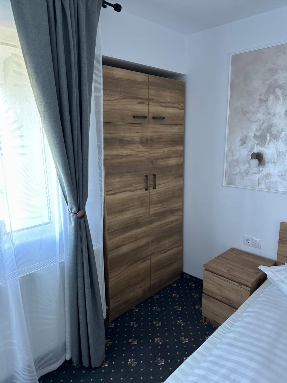 Photo of the whole room, wardrobe