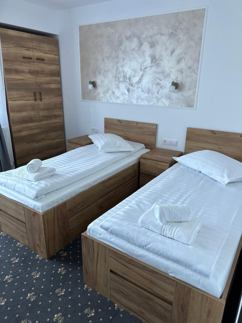 Bed, Photo of the whole room, Bedroom, towels