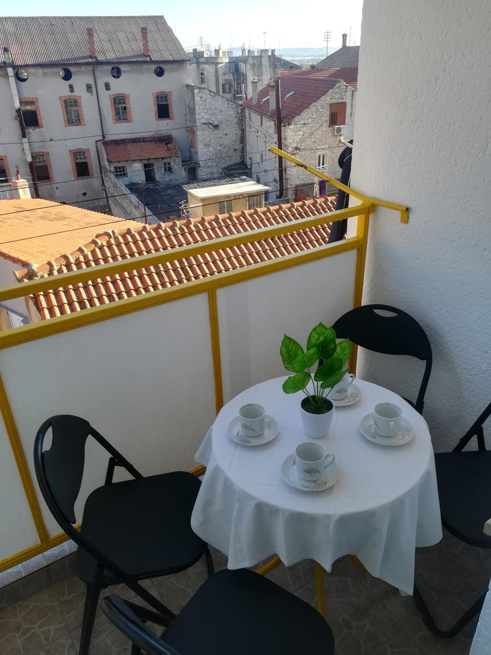 Balcony/Terrace, City view, Quiet street view