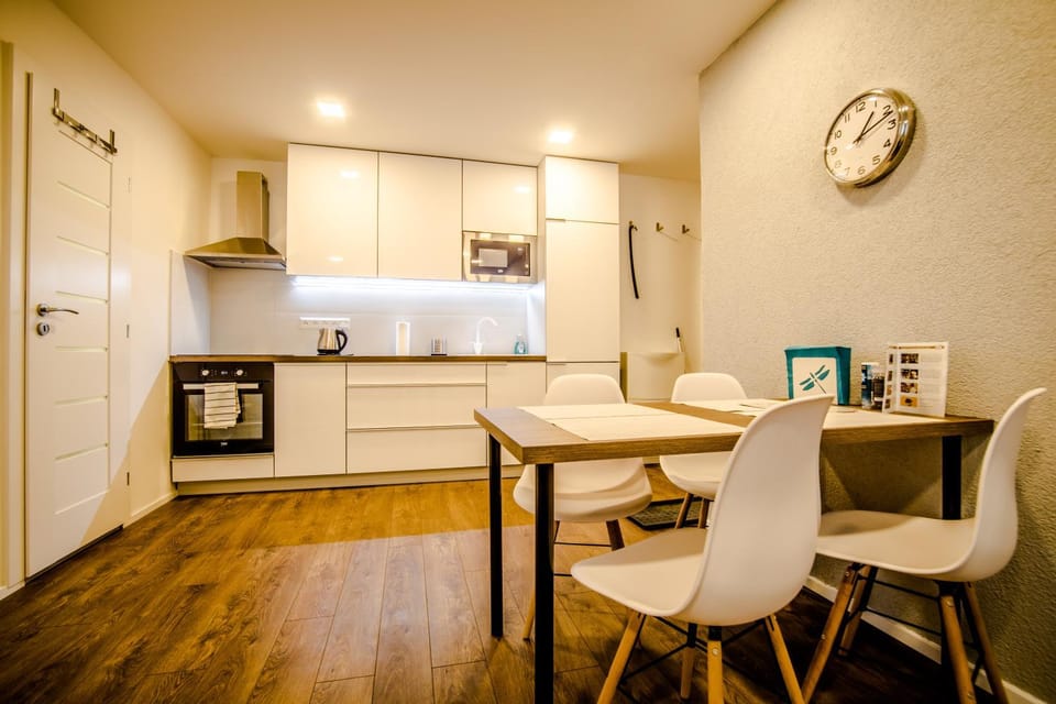 Kitchen or kitchenette, Photo of the whole room, Dining area