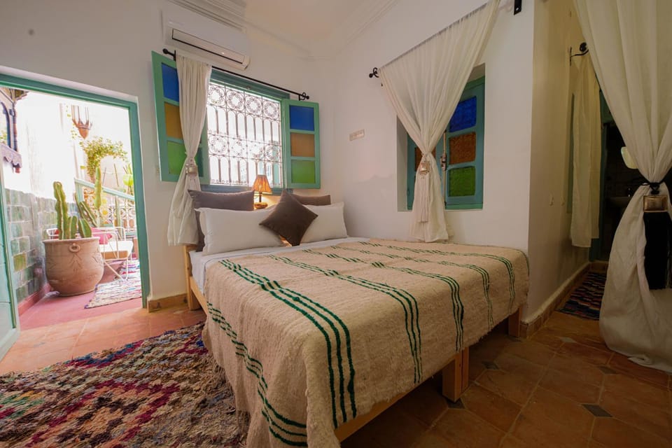 Bed, Photo of the whole room, air conditioner