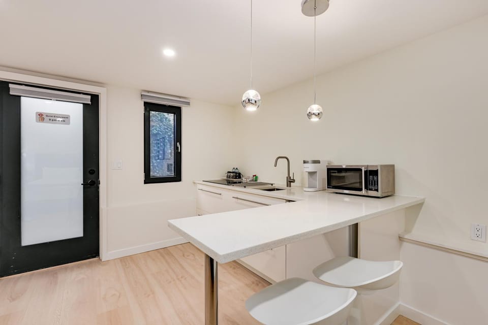 Classic King Size Guest Suite Apartment in Burnaby