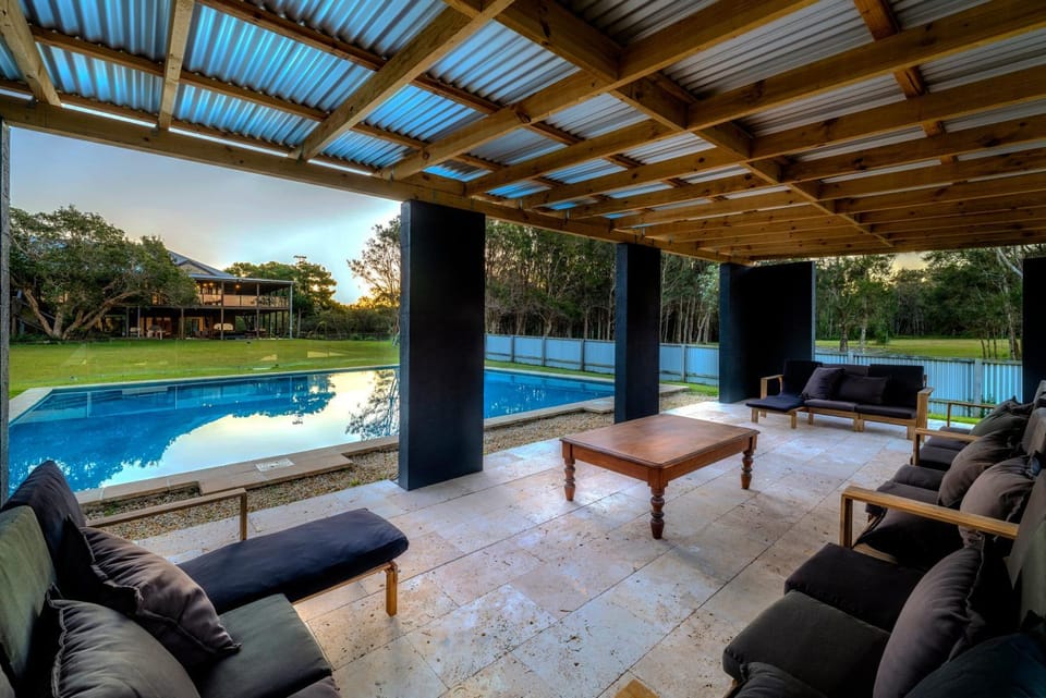 Patio, Day, Natural landscape, Garden, Living room, Seating area, Garden view, Pool view, Swimming pool, sunbed