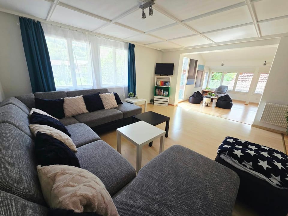 TV and multimedia, Living room, Seating area