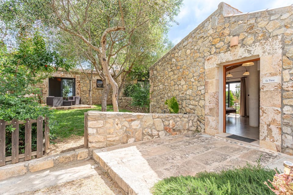 Property building, Spring, Day, Garden, Garden view